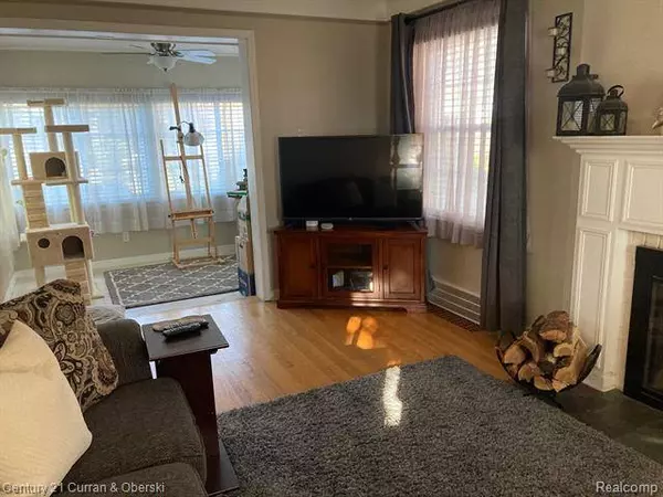 641 N YORK Street W, Dearborn, MI 48128