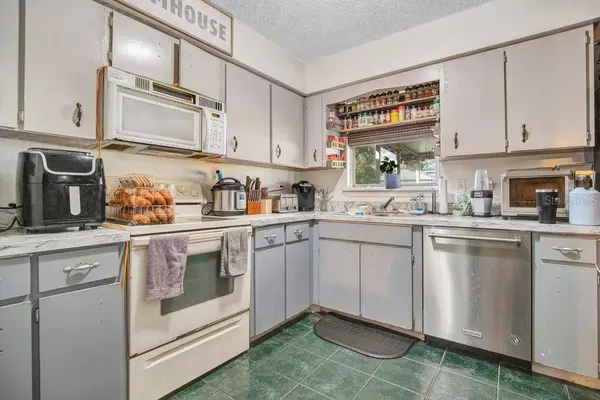 1494 COURTLAND BLVD, Deltona, FL 32738