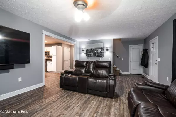 107 Hodge St, Charlestown, IN 47111