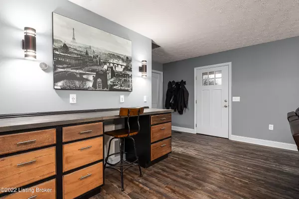 107 Hodge St, Charlestown, IN 47111