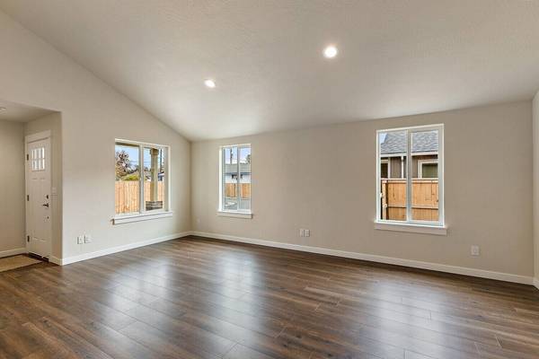 2567 Howard AVE, Medford, OR 97501