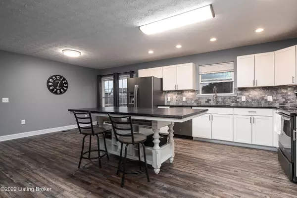 107 Hodge St, Charlestown, IN 47111