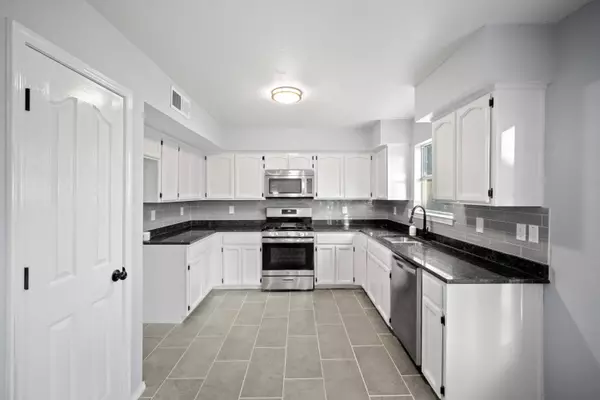 660 Milton Henry Avenue, El Paso, TX 79932