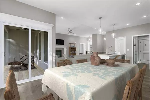 905 NW Lindenwood DR, Grain Valley, MO 64029