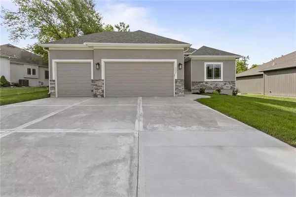 911 NW Lindenwood DR, Grain Valley, MO 64029