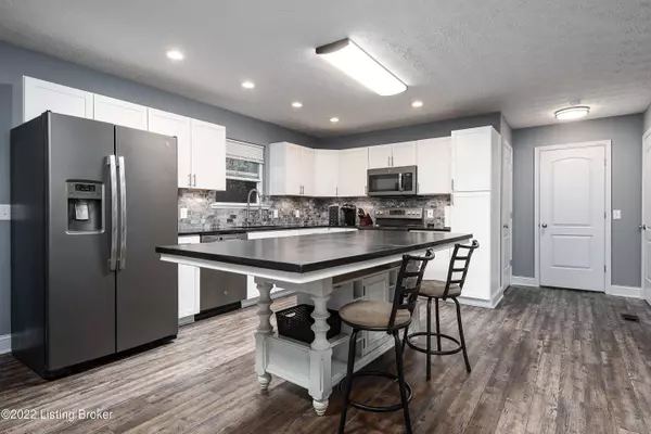 107 Hodge St, Charlestown, IN 47111