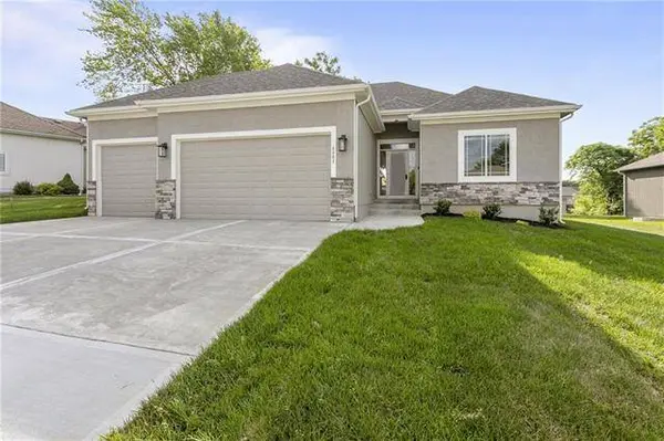 905 NW Lindenwood DR, Grain Valley, MO 64029