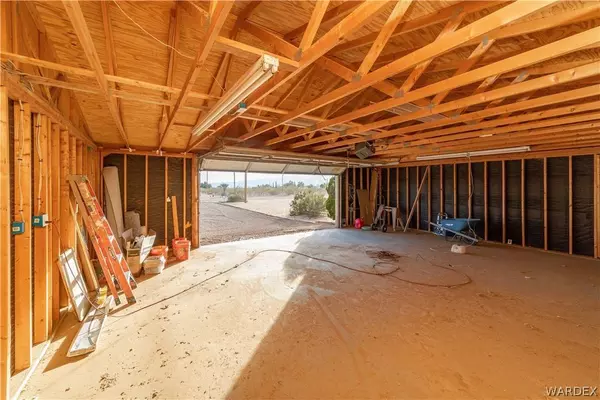 6087 W Chino DR, Golden Valley, AZ 86413