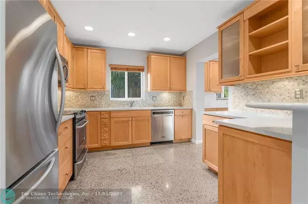 325 NE 30th St, Wilton Manors, FL 33334