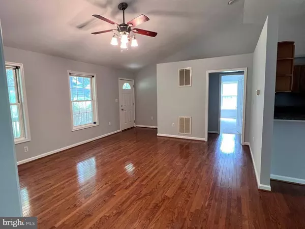 819 WILDERNESS RD, Linden, VA 22642