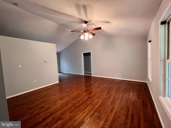 819 WILDERNESS RD, Linden, VA 22642