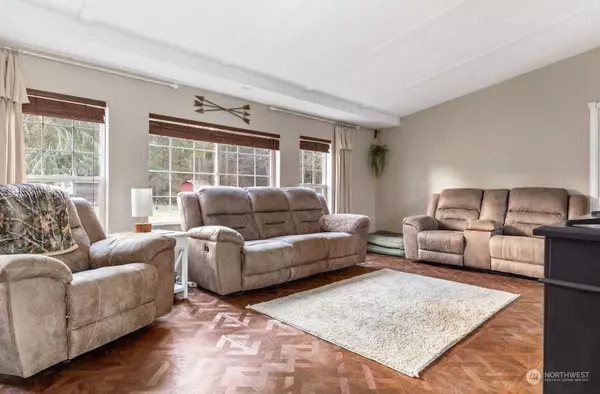 2974 Champion LN, Oak Harbor, WA 98277