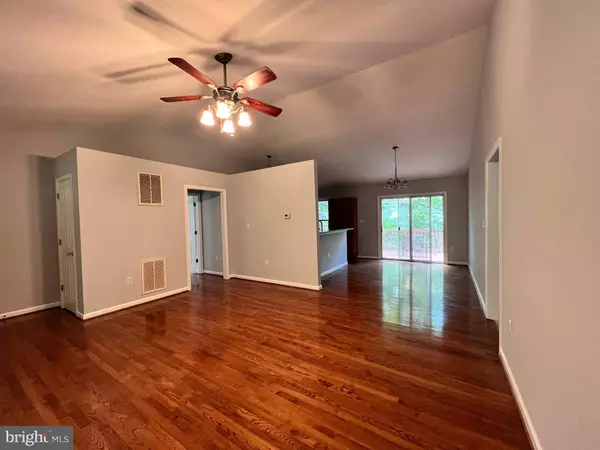 819 WILDERNESS RD, Linden, VA 22642