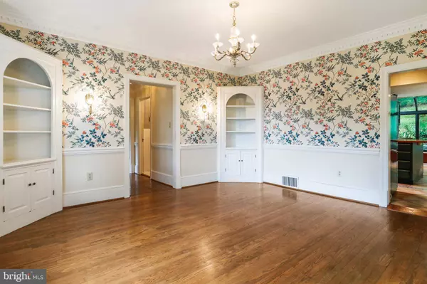 1019 OAKMONT DR, Front Royal, VA 22630