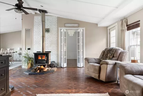 2974 Champion LN, Oak Harbor, WA 98277