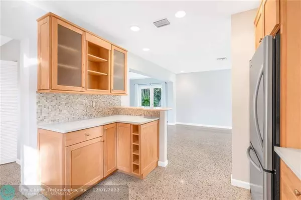 325 NE 30th St, Wilton Manors, FL 33334