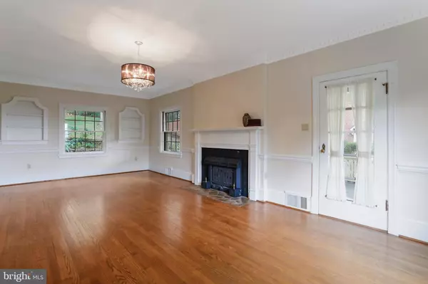 1019 OAKMONT DR, Front Royal, VA 22630