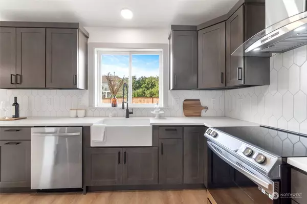 573 SW Ocean Shores Blvd, Ocean Shores, WA 98569