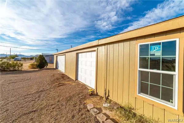 6087 W Chino DR, Golden Valley, AZ 86413