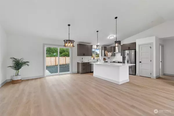 573 SW Ocean Shores Blvd, Ocean Shores, WA 98569