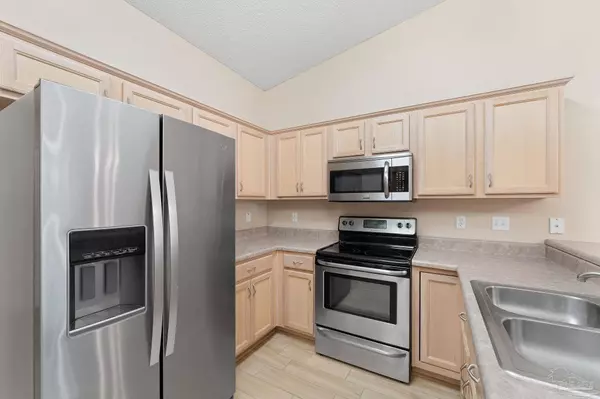 8082 Stonebrook Dr, Pensacola, FL 32514