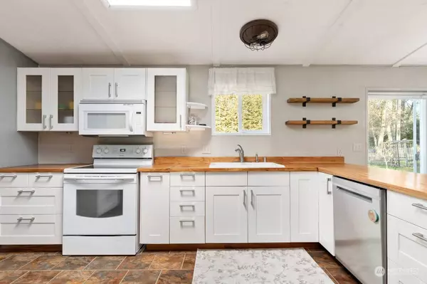 2974 Champion LN, Oak Harbor, WA 98277