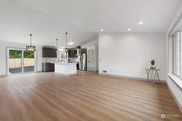 573 SW Ocean Shores Blvd, Ocean Shores, WA 98569