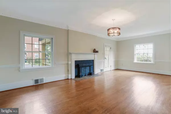 1019 OAKMONT DR, Front Royal, VA 22630