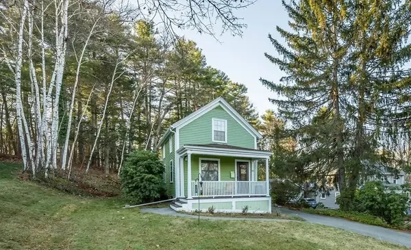 81 Center St, Andover, MA 01810