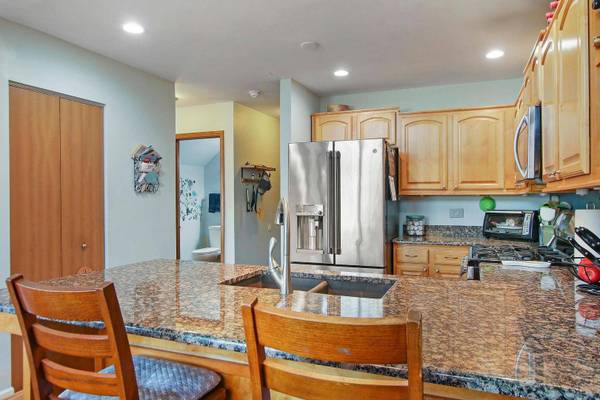 521 Willow WAY, Lindenhurst, IL 60046