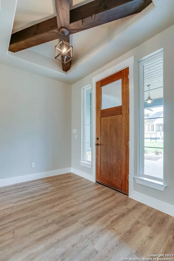 109 Juniper Pt, La Vernia, TX 78121