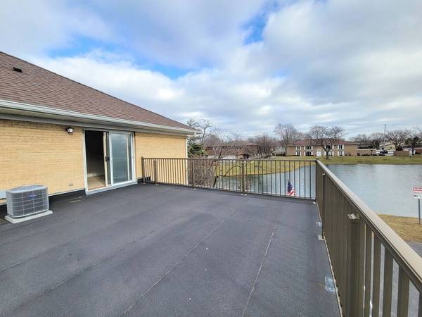 1322 New Wilke RD #2B, Arlington Heights, IL 60005