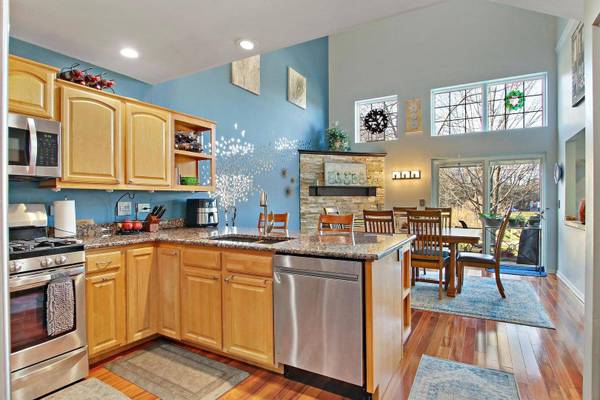 521 Willow WAY, Lindenhurst, IL 60046