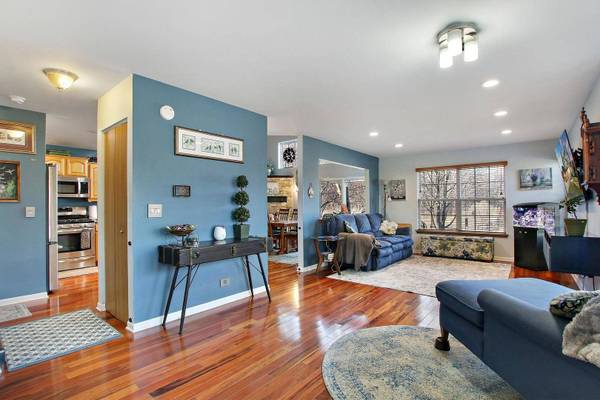 521 Willow WAY, Lindenhurst, IL 60046