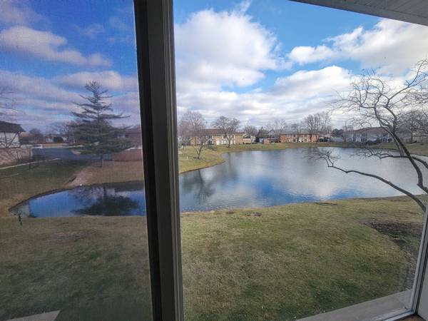 1322 New Wilke RD #2B, Arlington Heights, IL 60005