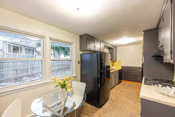 89 Chandler Rd, Andover, MA 01810