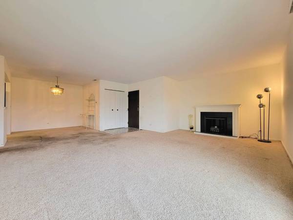 1322 New Wilke RD #2B, Arlington Heights, IL 60005