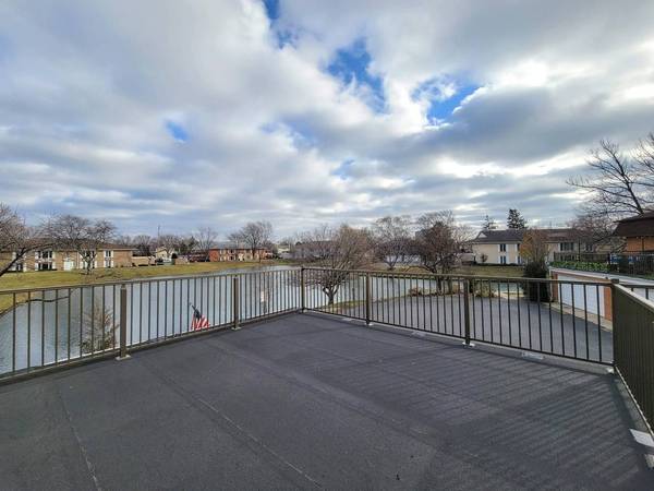 1322 New Wilke RD #2B, Arlington Heights, IL 60005