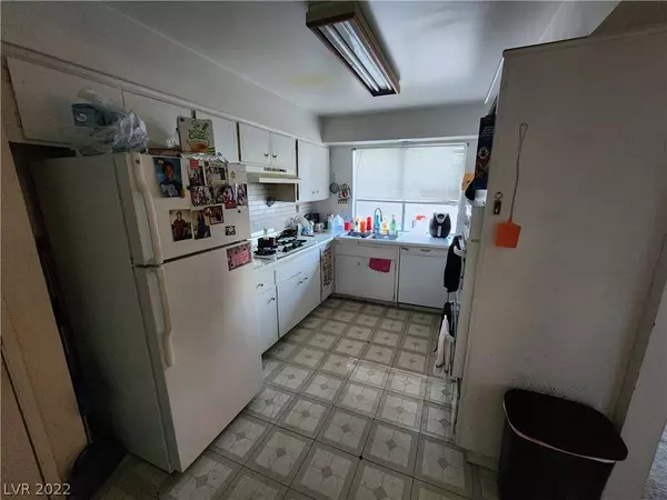 4732 El Tesoro Avenue, Las Vegas, NV 89121