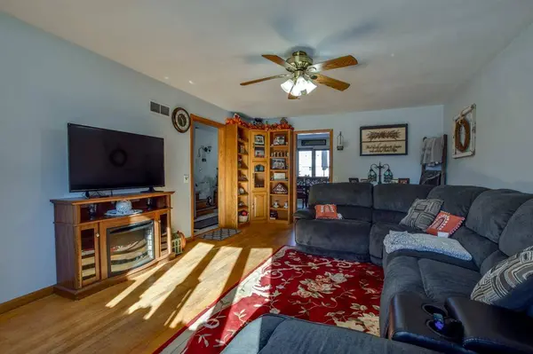 926 Frederick St, Sun Prairie, WI 53590