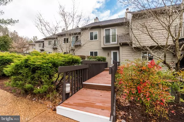 25 RIDGE, Basye, VA 22810