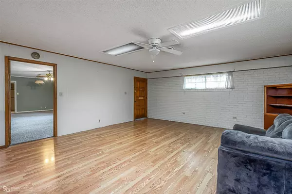 3001 W Cavett Drive, Shreveport, LA 71104