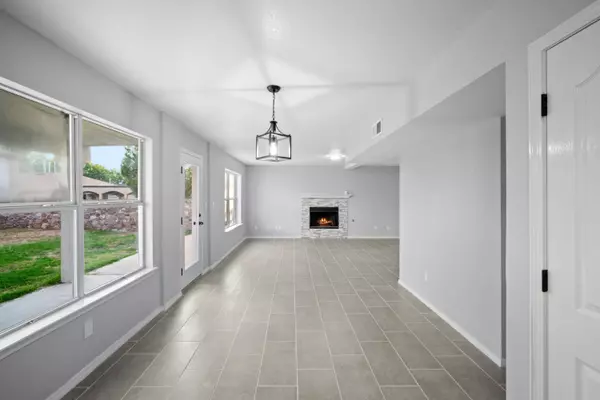 660 Milton Henry Avenue, El Paso, TX 79932