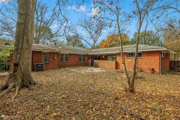 3001 W Cavett Drive, Shreveport, LA 71104