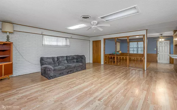 3001 W Cavett Drive, Shreveport, LA 71104