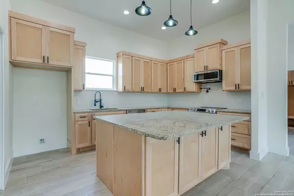 124 Settlement Dr, La Vernia, TX 78121