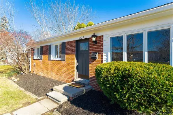 9523 WASHINGTON Street, Romulus, MI 48174