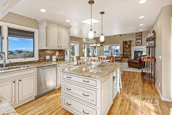 2169 E Ridgecrest Dr, Boise, ID 83712