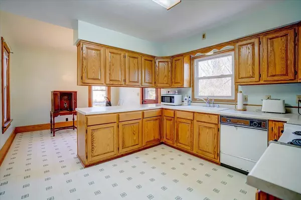 305 E Pearl St, Belleville, WI 53508