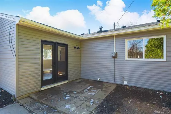 9523 WASHINGTON Street, Romulus, MI 48174